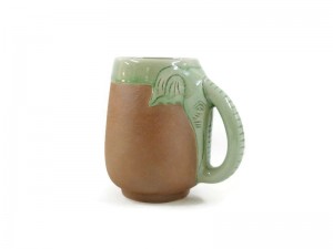 CELADON ELEPHANT MUG WITH ENGRAVE BROWN