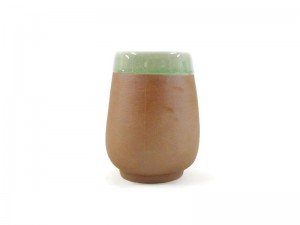 CELADON ELEPHANT MUG WITH ENGRAVE BROWN