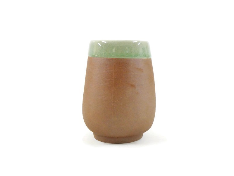 CELADON ELEPHANT MUG WITH ENGRAVE BROWN