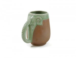 CELADON ELEPHANT MUG WITH ENGRAVE BROWN