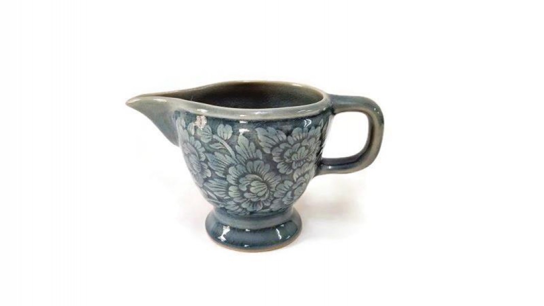 Blue Botan flower Pitcher