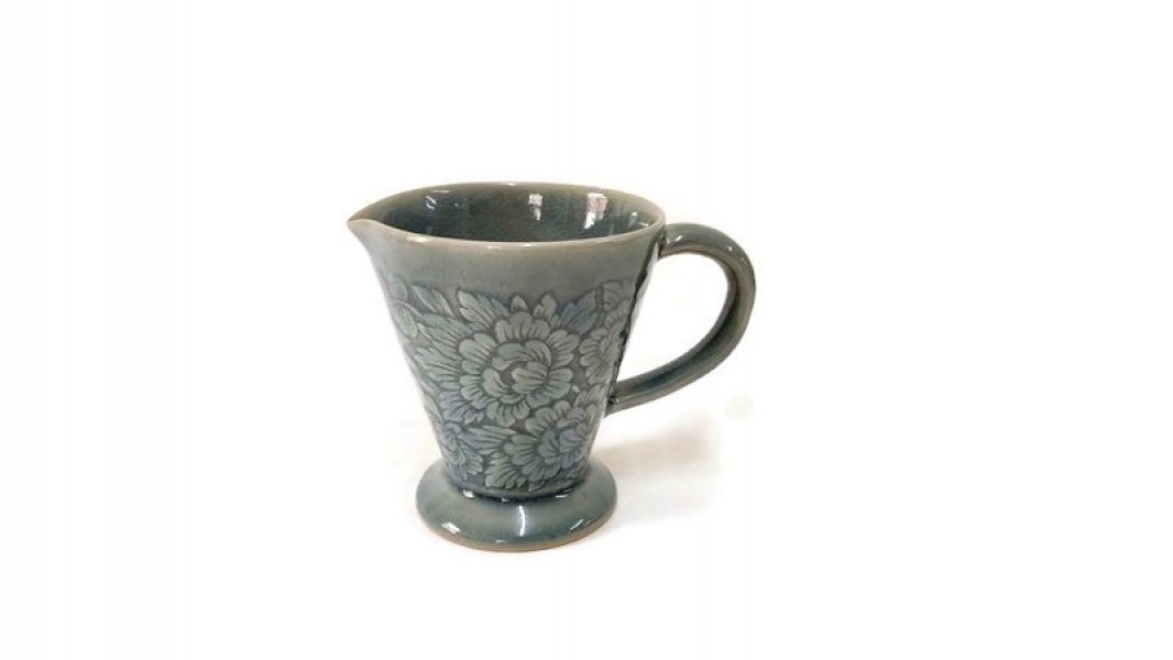 Blue Botan flower Pitcher