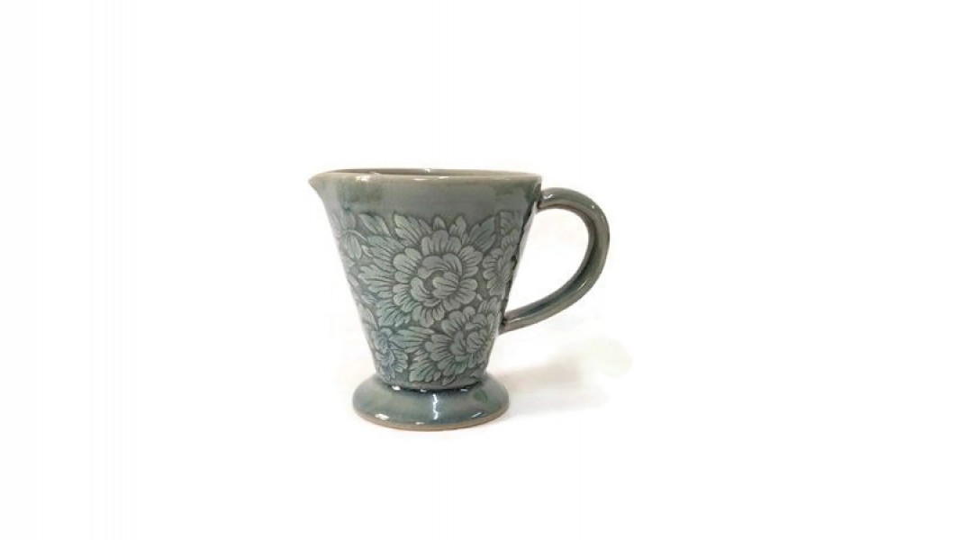 Blue Botan flower Pitcher