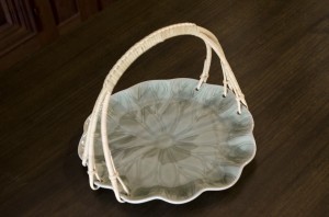 Lotus Platter with handle จานใบบัวใหญ่หูหวาย