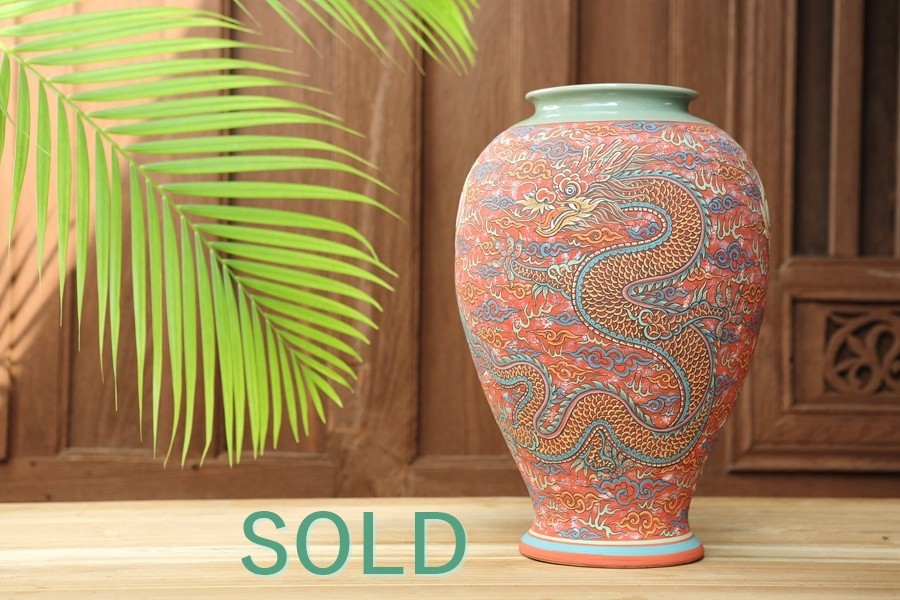 Big dragon vase.