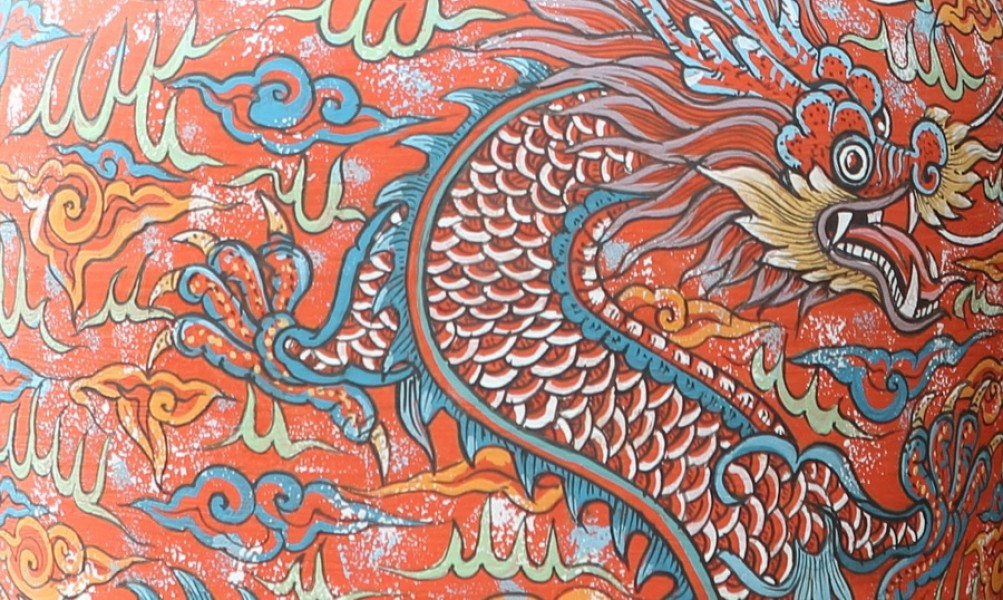 Medium Dragon vase.