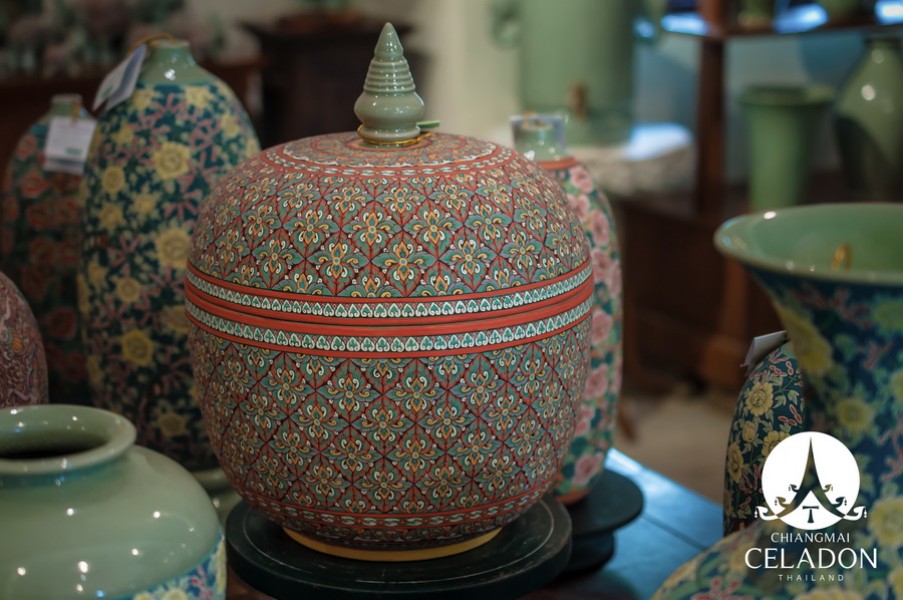 Big pot classical painted.