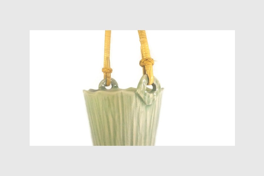 Celadon Basket - ตะกร้าศิลาดลเล็กหูหวาย