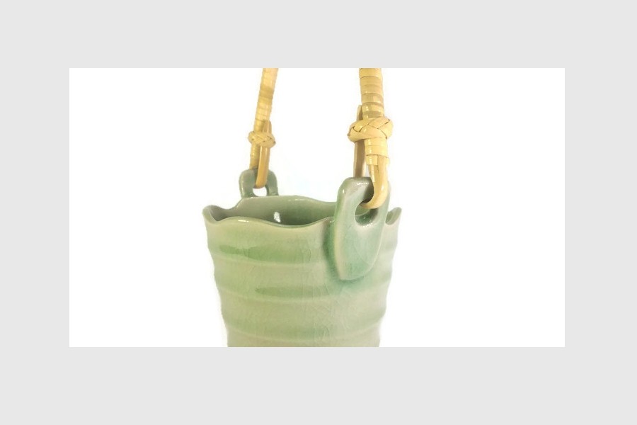 Celadon Basket - ตะกร้าศิลาดลเล็กหูหวาย