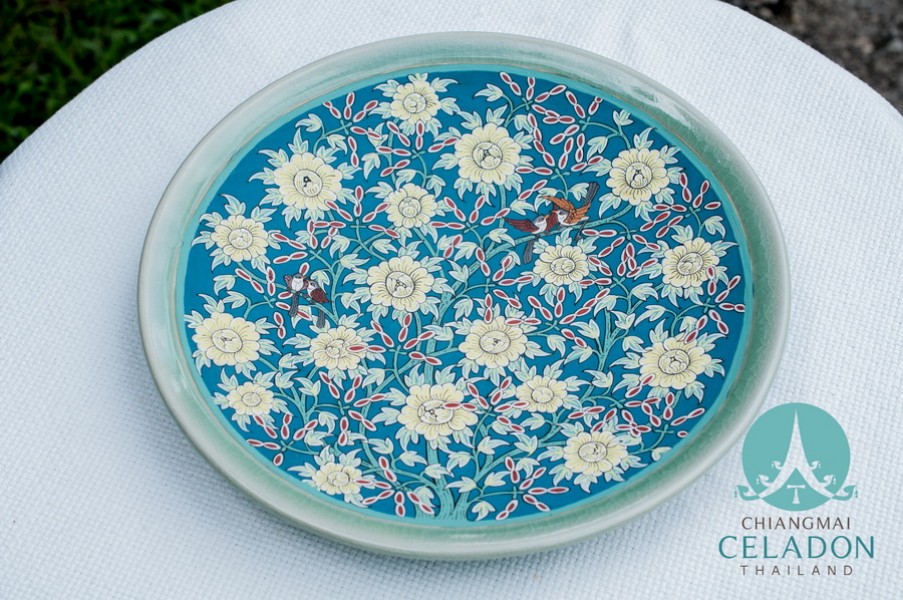 จานโชว์ 11 นิ้ว เพ้นต์ลายดอกเบญจมาศ Yellow flower Decorative Plate