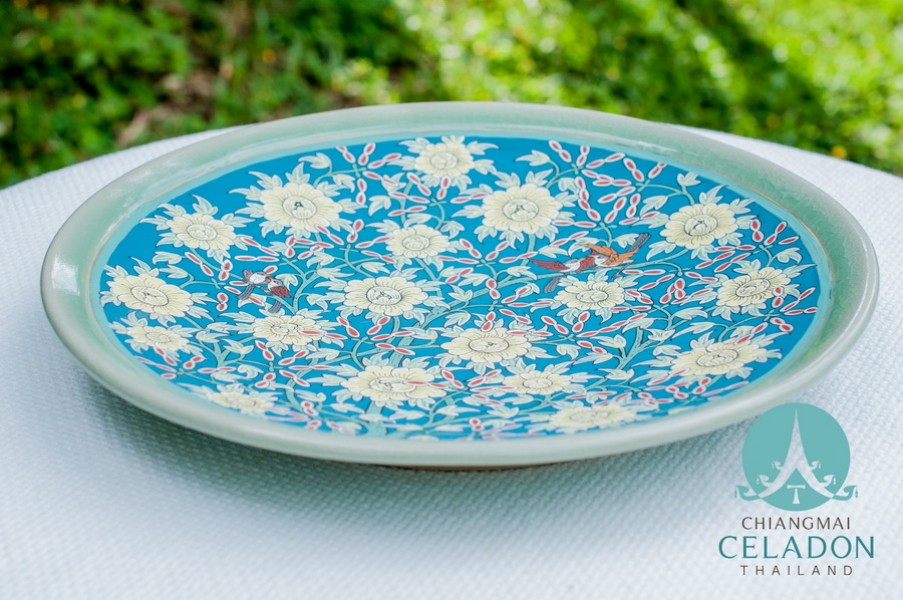 จานโชว์ 11 นิ้ว เพ้นต์ลายดอกเบญจมาศ Yellow flower Decorative Plate