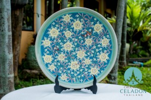 จานโชว์ 11 นิ้ว เพ้นต์ลายดอกเบญจมาศ Yellow flower Decorative Plate
