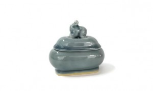 Celadon Oval box ตลับวงรี จุกช้าง ศิลาดล เคลือบสีน้ำเงิน