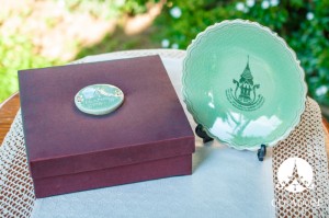 จานโชว์ขอบหยัก โลโก้จังหวัดเชียงใหม่ 720 Years Chiang Mai Celebration Plate with box