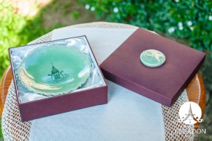 จานโชว์ขอบหยัก โลโก้จังหวัดเชียงใหม่ 720 Years Chiang Mai Celebration Plate with box