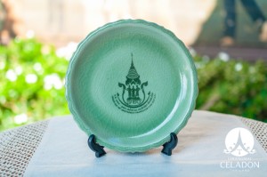 จานโชว์ขอบหยัก โลโก้จังหวัดเชียงใหม่ 720 Years Chiang Mai Celebration Plate with box