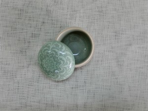 Medium Round Box Kanok Design