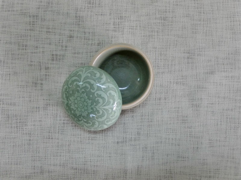 Medium Round Box Kanok Design