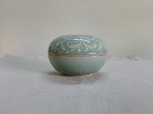 Medium Round Box Kanok Design