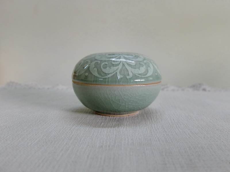 Medium Round Box Kanok Design