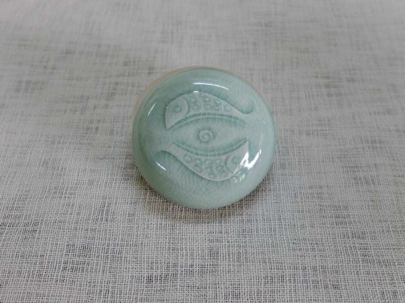Small Round Box Fish Design
