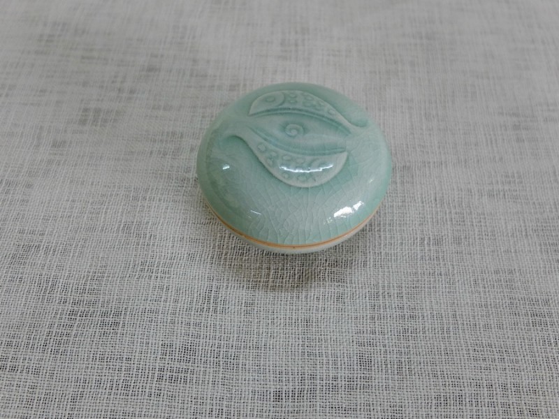 Small Round Box Fish Design
