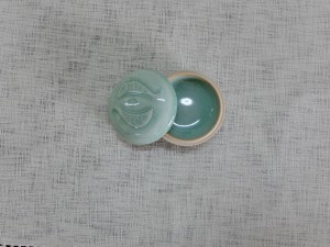 Small Round Box Fish Design