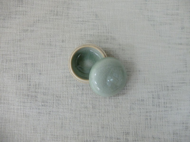 Tiny Round Box Green Celadon