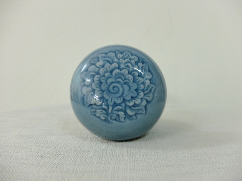 Medium Round Box Pudtan Flower Blue Celadon