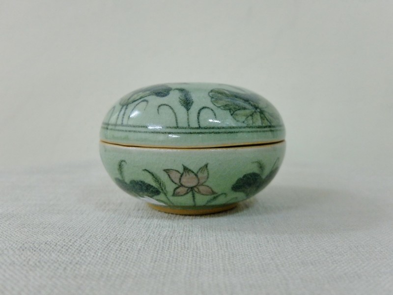 Medium Round Box Lotus Painted