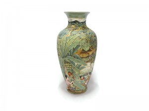 Celadon vase, Scene of Thai village แจกันศิลาดลเพ้นต์ลายวิถึชีวิต