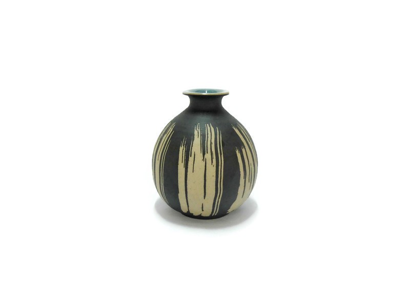 Blue celadon vase, coffee grounds design แจกันกลม คอแคบ ปากบาน กากกาแฟ