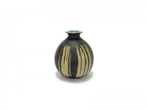 Blue celadon vase, coffee grounds design แจกันกลม คอแคบ ปากบาน กากกาแฟ